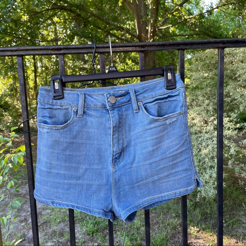 bdg lightwash highwaisted shorts